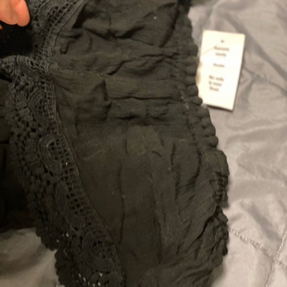 Black Kismet, off the shoulder ruffled short sleeve - Picture 2 of 5